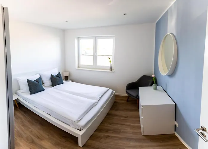 Apartment Hangar 19 Geraeumiges Mit Garten H4w1 *